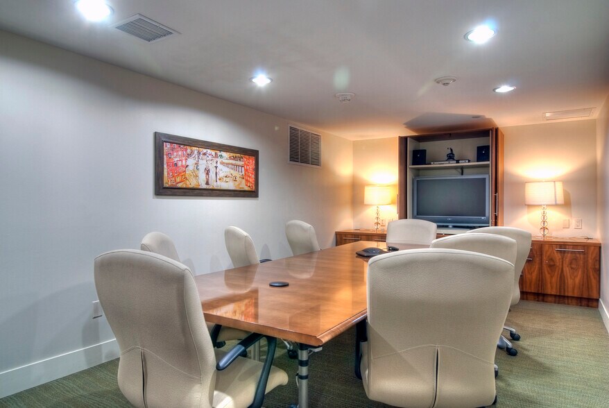 Building Photo - 13650 marina pointe Dr