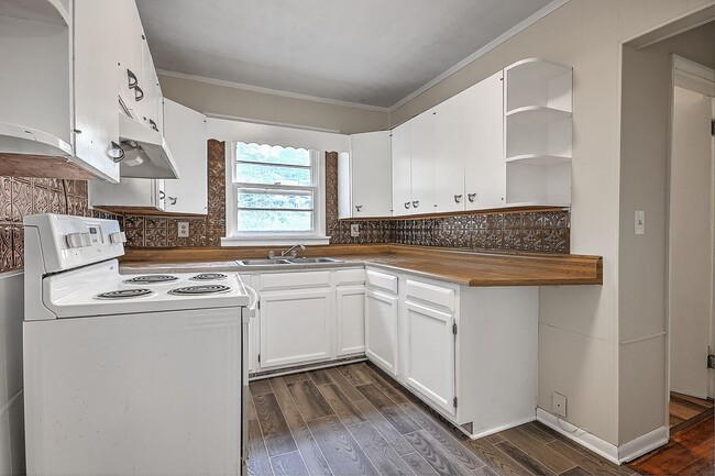 Building Photo - 707 Tuggle Hill Rd