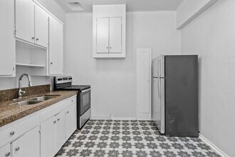 Building Photo - Lovely Hillcrest One bedroom apartment