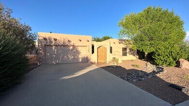 Building Photo - Beautiful 3 Bedroom 2 Bathroom with Low Ma...