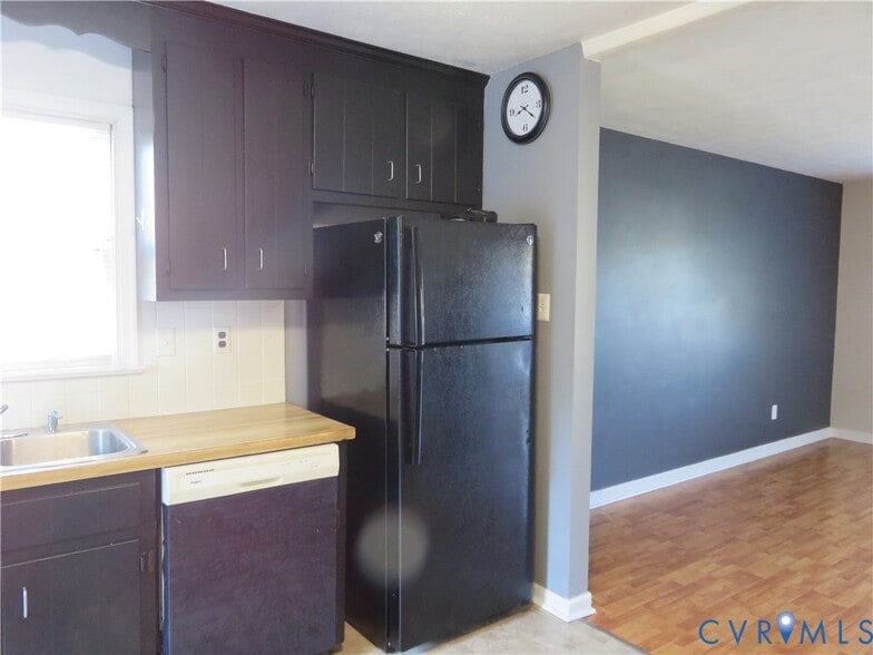 Building Photo - 7 S Daisy Ave