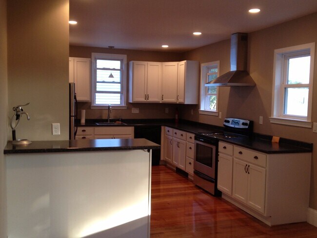 Building Photo - 70 Larch St