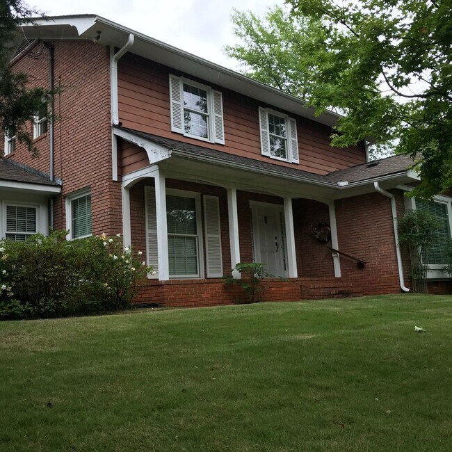 Building Photo - Charming 4B/3.5B Home!