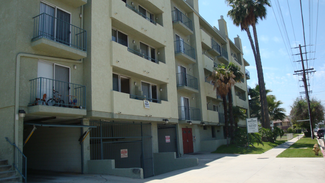 Building Photo - 11936 Magnolia Blvd