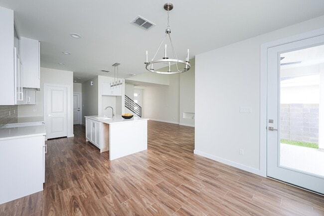 Building Photo - 7525 Cresta Bella St