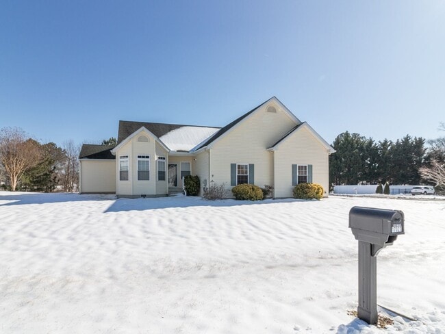 Building Photo - Single family - unfurnished - YEAR ROUND rental - Mill Pond Acres