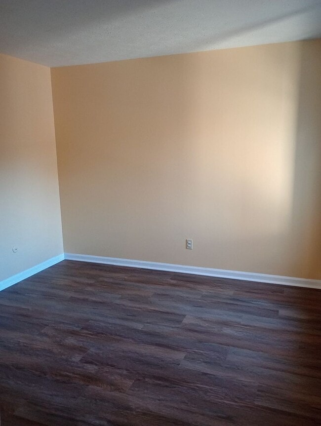 Building Photo - 2 Bed 1 Bath Apartment