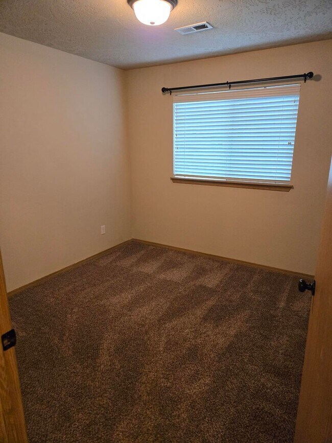 Building Photo - Zero Step Rancher in Deer Park