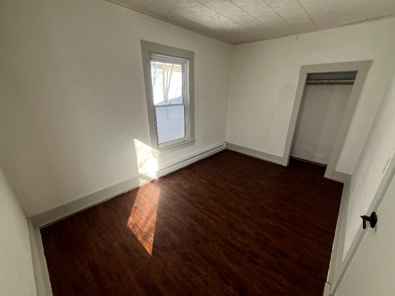 Building Photo - 40 Garnet St