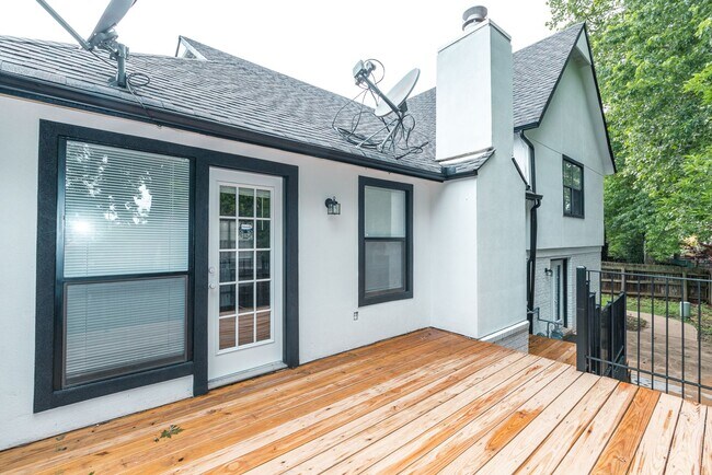 Building Photo - Newly Renovated 4 Bed / 3.5 Bath in Tulsa ...