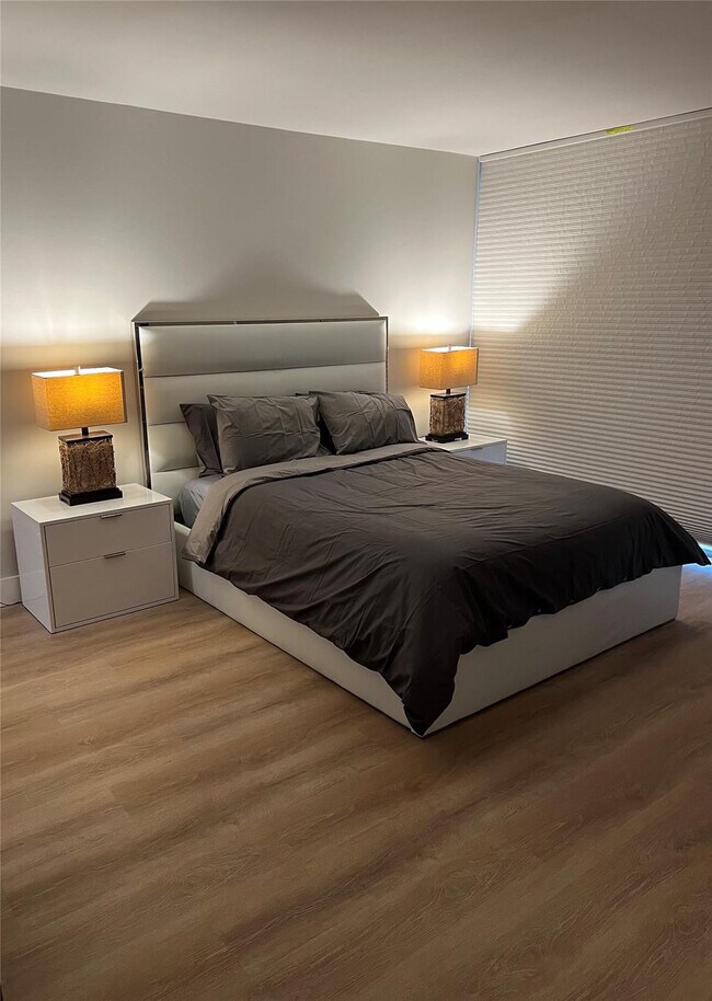 Building Photo - 3821 Environ Blvd