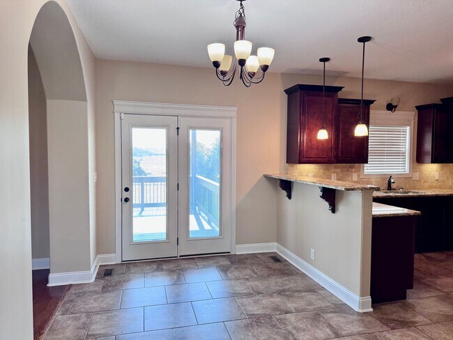 Building Photo - Beautiful Home Located in Farmington Subdivision. 3 Bedrooms, 3.5 baths, Bonus with Wet Bar!