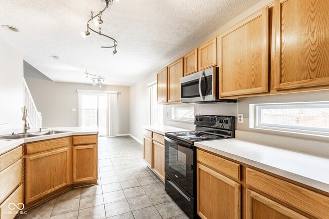 Building Photo - 700 Mountain Pine Dr