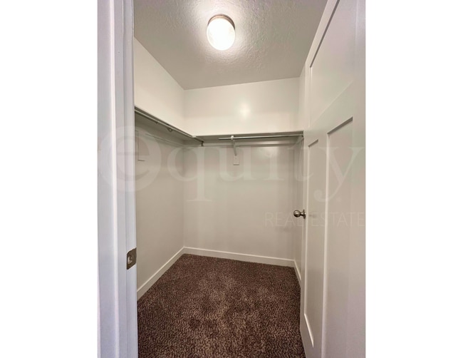 Building Photo - 674 E 380 N