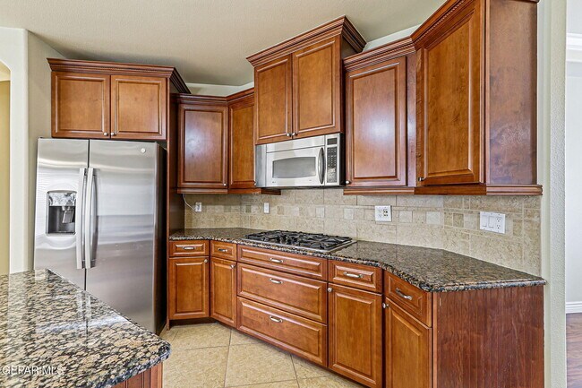 Building Photo - 6285 Wildwood Ct