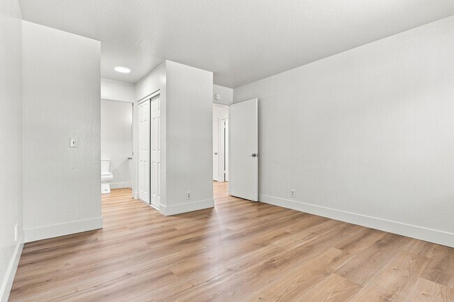 Building Photo - 224 Green Meadow Dr