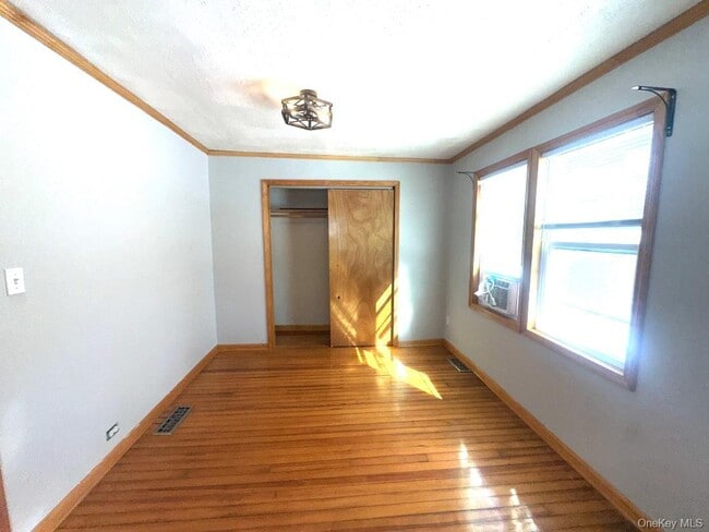 Building Photo - 16 Lake Ave