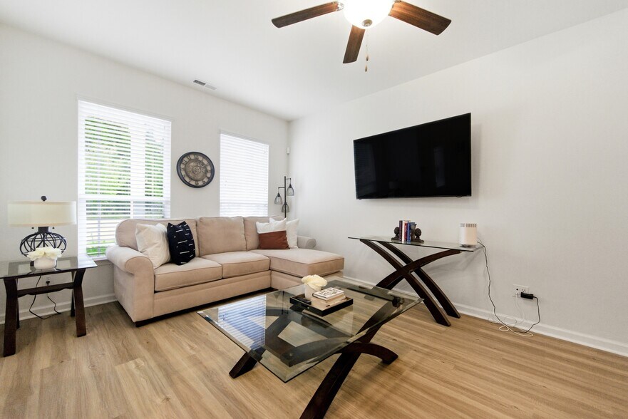 Building Photo - 1615 Independence Blvd