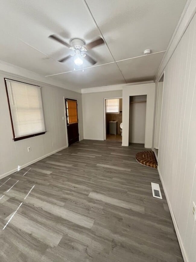 Building Photo - Beautiful 4 Bed, 2 Bath Brick Home Near Robins Air Force Base!