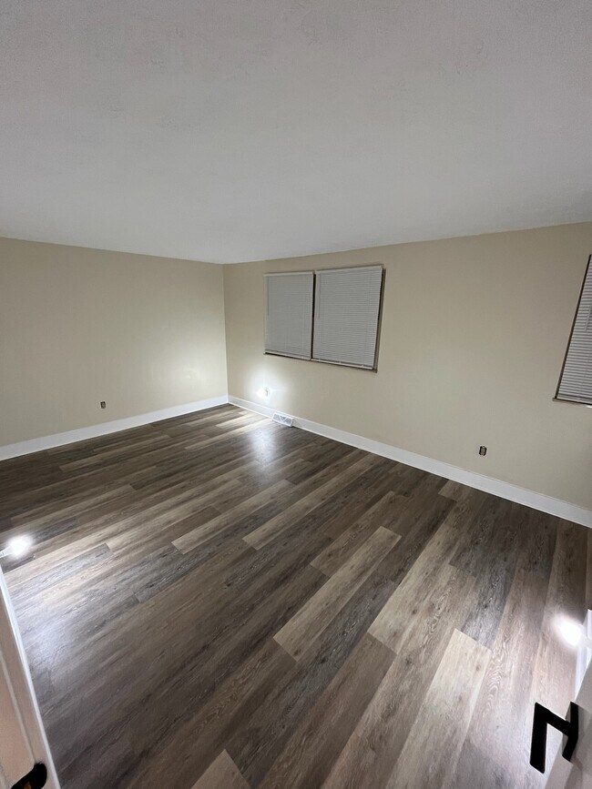 Building Photo - 577 Pine Line Dr