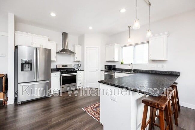 Building Photo - 2624 Beacon Point Ct