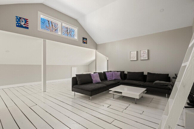 Building Photo - 95 Louises Ln