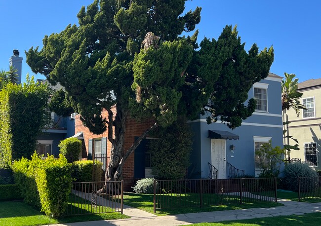 Front - 125 N Harper Ave