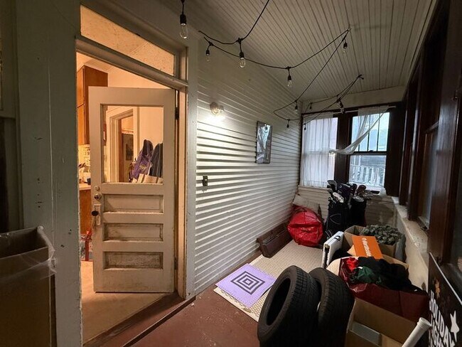 Building Photo - $1,325 | 2 Bedroom, 1 Bathroom House | Dog Friendly* | Sublease Available for June 29th, 2026 Mov...