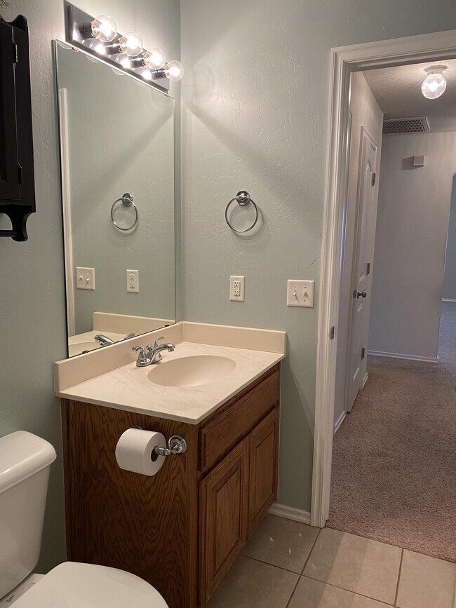 Building Photo - 18101 Viento Dr