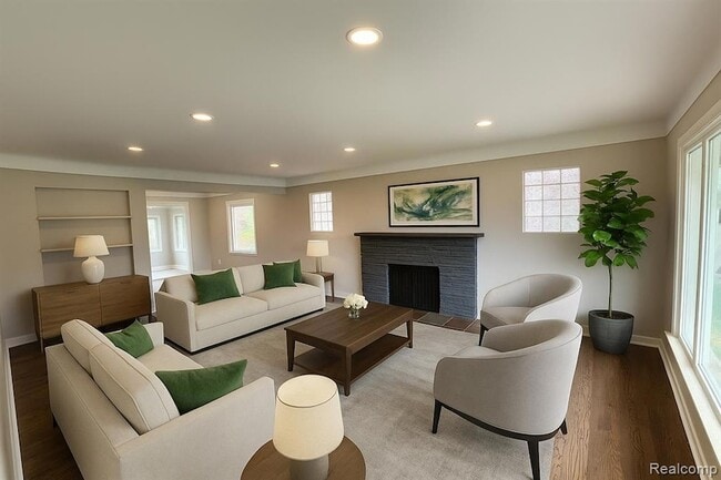 Building Photo - 15705 Juliana Ave