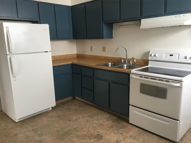 Building Photo - 640 Bay Shore - Lower