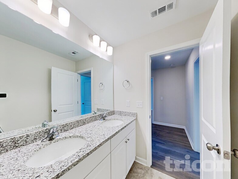 Building Photo - 203 Chapelcrest Ln