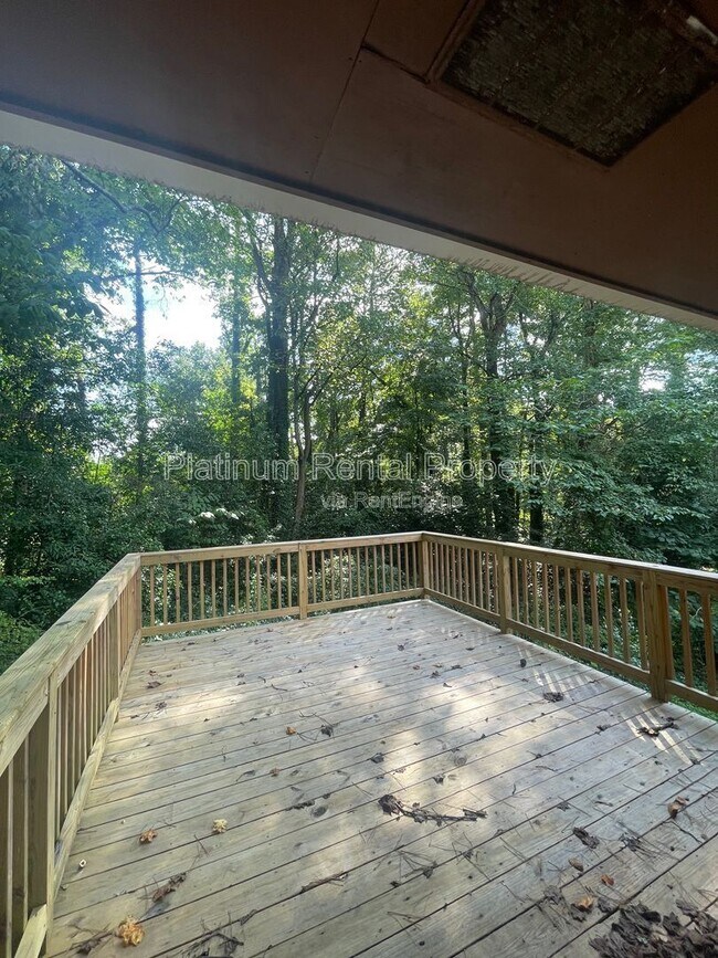 Building Photo - 2564 Timberly Dr SE