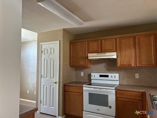 Building Photo - 4402 Golden Gate Dr