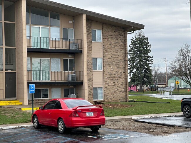 Building Photo - Experience Luxury Living at Bellagio Living I: Modern Apartments in Lawrence, Indiana