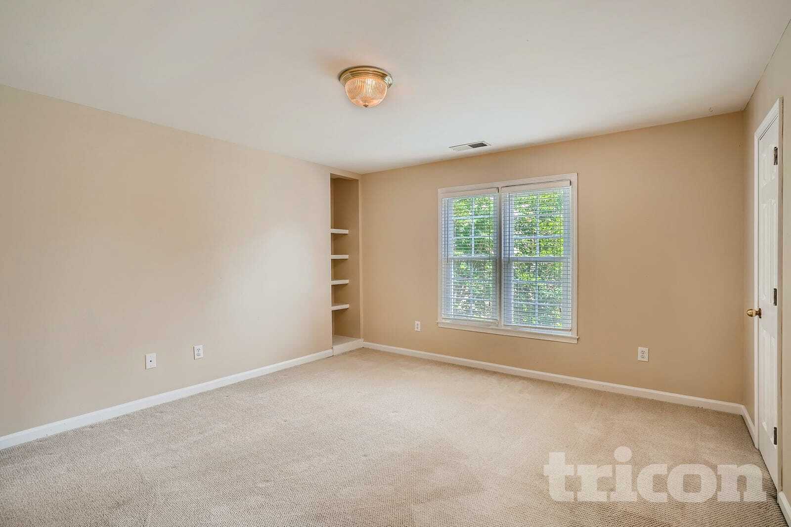 Building Photo - 2207 Lullwater Dr