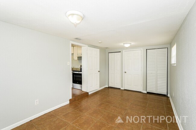 Building Photo - 3-Bedroom, 1 Bath Single Family for Rent in Tampa, FL | Fenced Backyard & Modern Kitchen