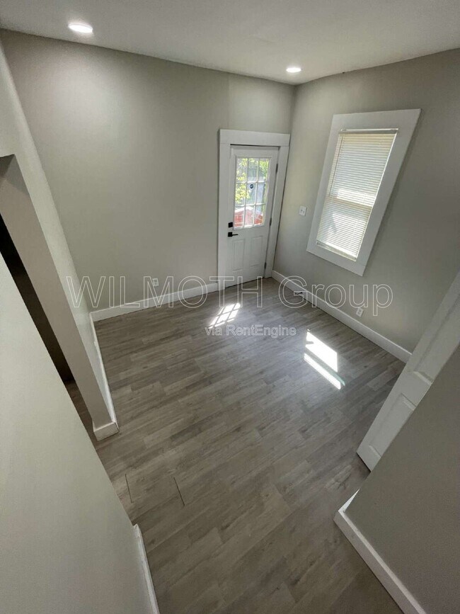 Building Photo - 321 E 31st St