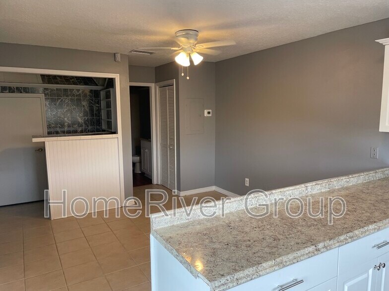 Building Photo - 15240 E Pond Woods Dr