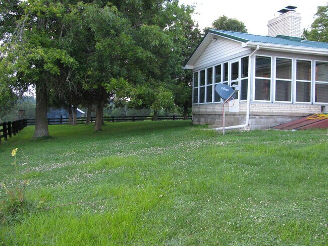 Building Photo - Private Farm House, Lots of Space, Country...