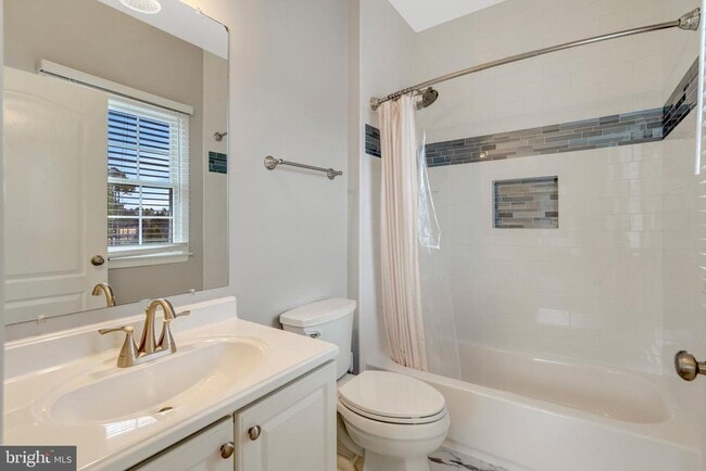 Building Photo - 15053 Doral Pl