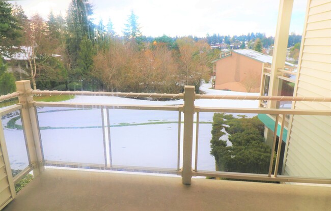 Building Photo - Lovely 2+ Bedroom Condo in Mountlake Terra...