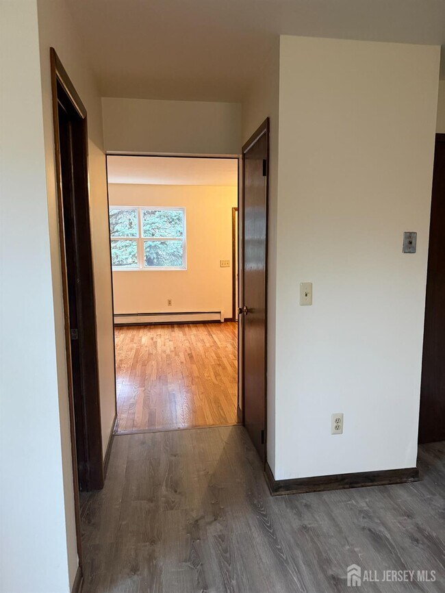 Building Photo - 710-712-712 Drake Ave