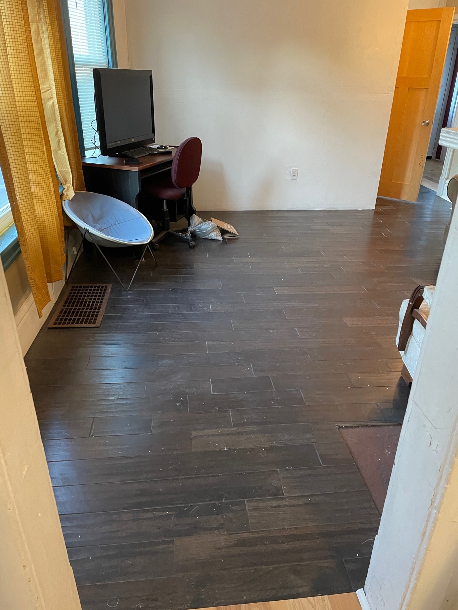 Building Photo - 731 E 5th St