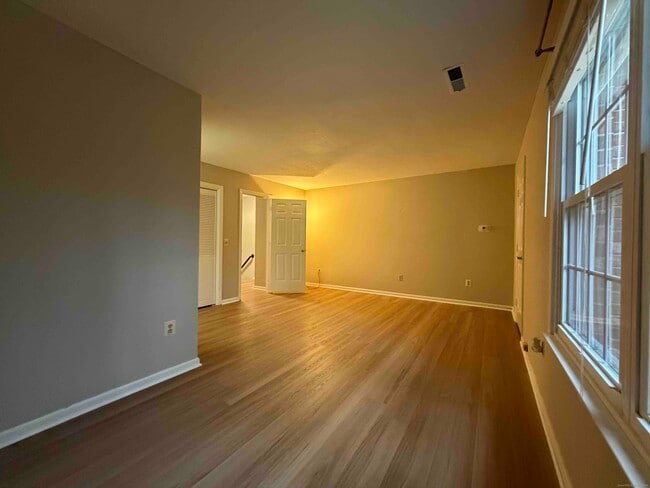 Building Photo - 6 Tunxis Village