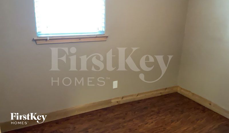 Building Photo - 613 S Avery Dr