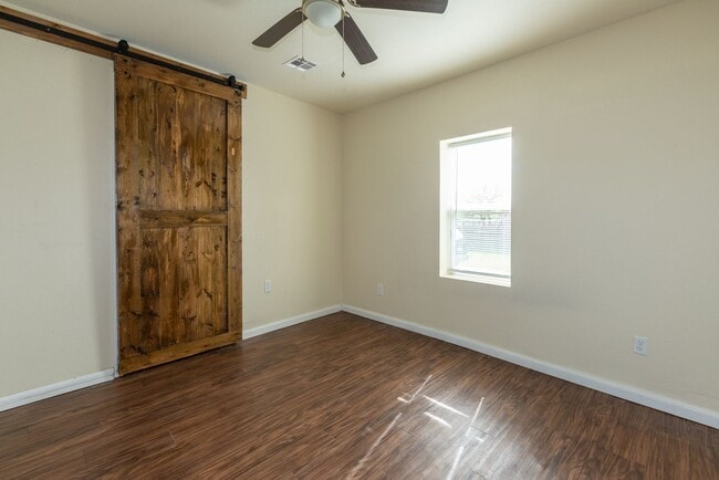 Building Photo - 3 Bed | 2 Bath in Coweta!