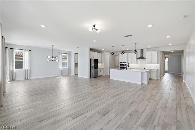 Building Photo - 2038 Grove Dr