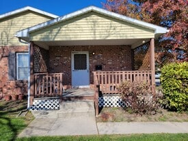 Building Photo - 424 Heritage Cir