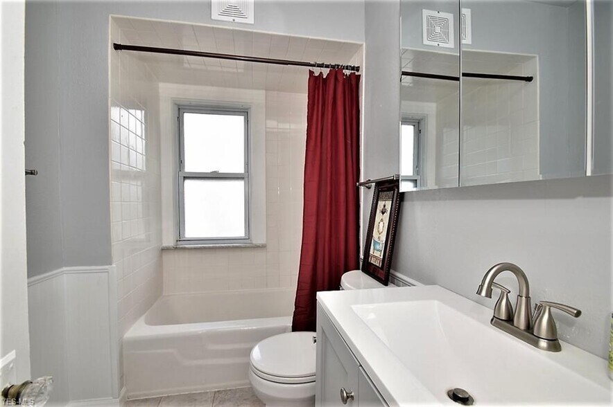 Building Photo - 1331 Nelson St